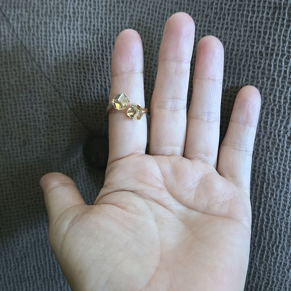bleu💙 sage Champagne🍾 Colored Cube🧊 Crystals💎 Bypass Ring - NWT - Picture 4 of 14
